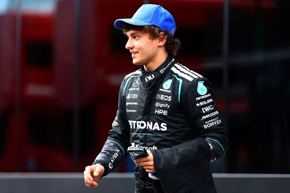 Montoya: "Mercedes, Antonelli'yi tekerlek tekerleğe mücadelelerden uzak tutmalı"